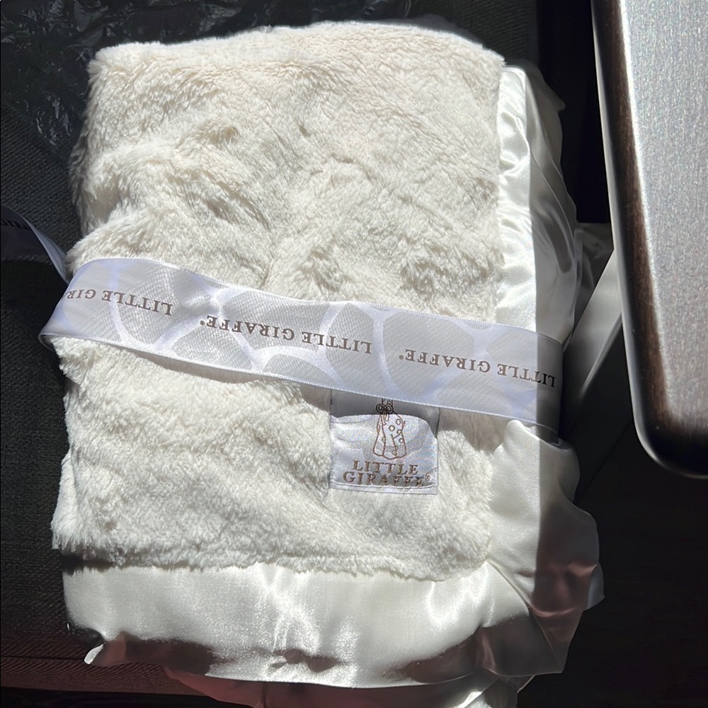 Little Giraffe Cream Satin-Trim baby Blanket
